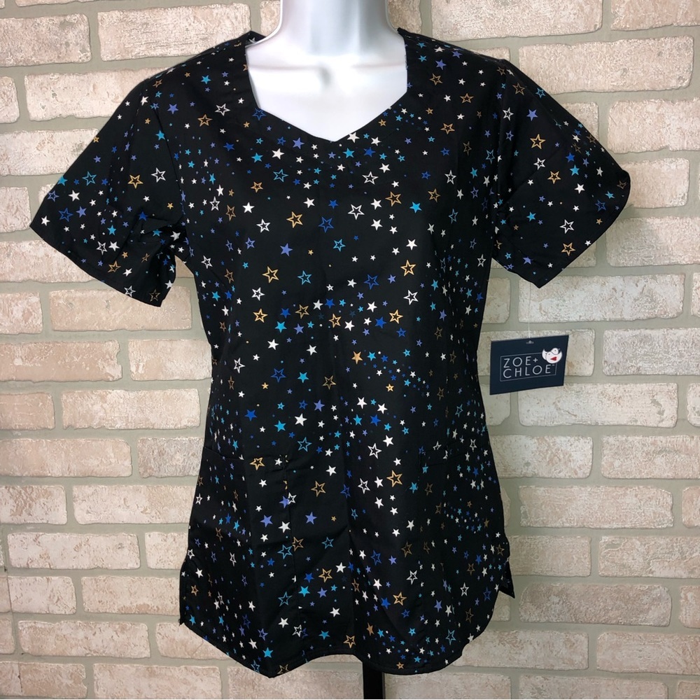 NWT Zoe+Chloe black Star Print short sleeve scrub top size XS